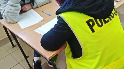 Pijana kobieta opiekowała się córką koleżanki. Matka była poszukiwana przez sąd