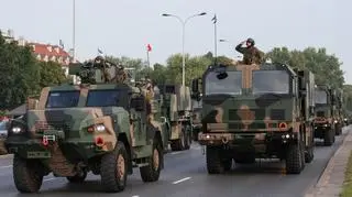 Próba generalna defilady wojskowej w ramach przygotowań do obchodów Święta Wojska Polskiego