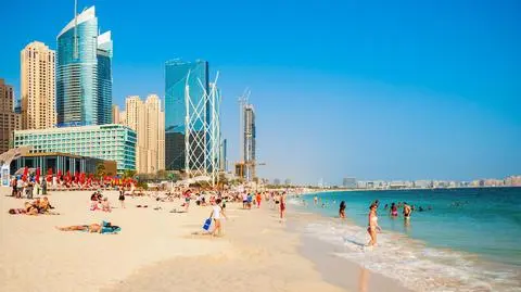dubaj shutterstock_2350047037