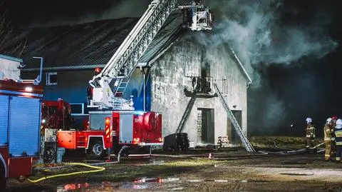 Pożar hali w zakładzie meblarskim w Sadowie (pow. lubliniecki)