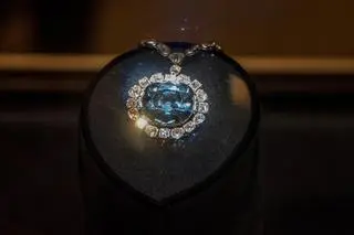 Niebieski diament Hope na wystawie w muzeum Smithsonian