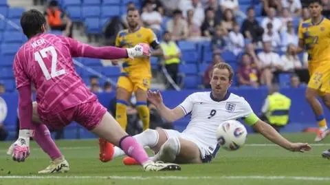 Męczarnie faworytów. Legenda ratownikiem 