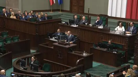 Tusk: około godziny 23.30 odnotowano pierwsze naruszenie przestrzeni powietrznej. Ostatnie około 6.30