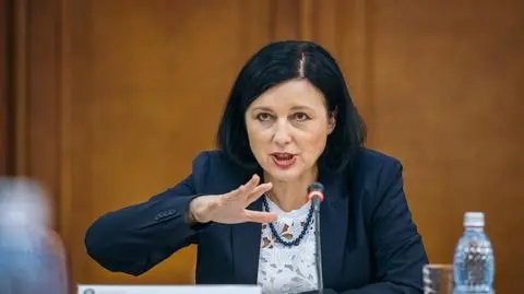 "Smutne, że politycy wysokich szczebli zdecydowali się wziąć za cel mniejszości". Jourova o kampanii w Polsce