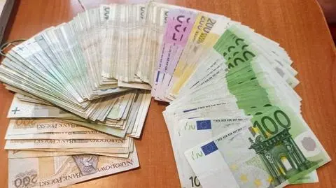Przekazała pieniądze, by ratować "córkę". Taksówkarz paczkę zawiózł policjantom