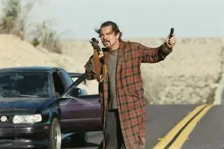 Leonardo DiCaprio w filmie "Jedna bitwa po drugiej", reż. Paul Thomas Anderson