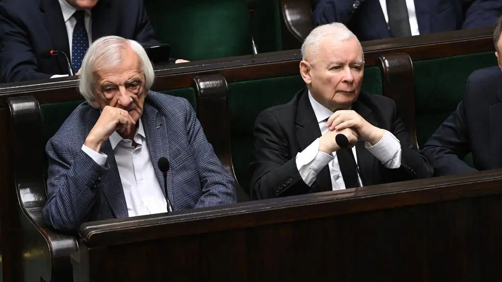 Ryszard Terlecki zasiadał w Sejmie obok Jarosława Kaczyńskiego. Zdjęcie z 5 listopada 2025 roku