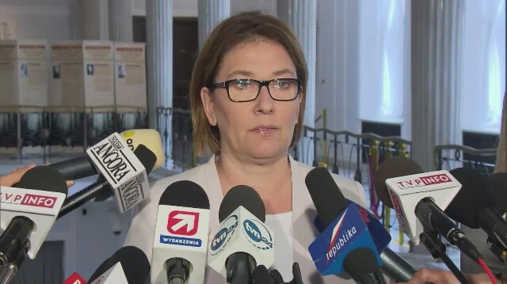 Rzeczniczka PiS: otrzymaliśmy zaproszenia od ambasady