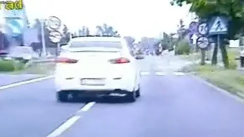 Ponad 100 km na liczniku i wyprzedzanie przed pasami