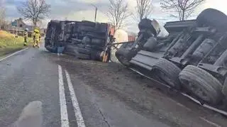 Ciężarówka transportowała dwie cysterny 