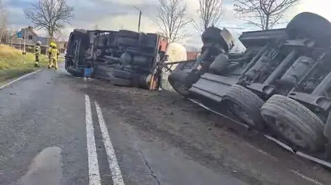 Ciężarówka transportowała dwie cysterny 
