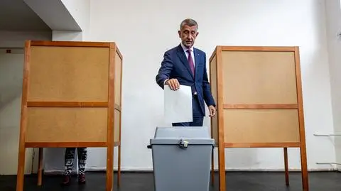Andriej Babisz w lokalu wyborczym