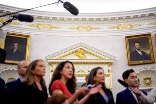 Złote wykończenia w Gabinecie Owalnym