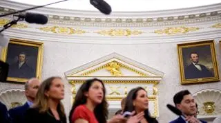Złote wykończenia w Gabinecie Owalnym
