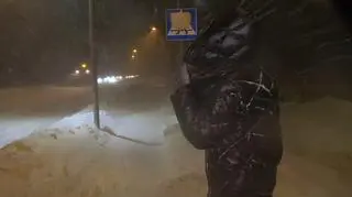 Atak zimy. "Auta zwalniają, zakopują się, próbują jechać dalej"