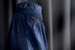 Burka - jedno z nakryć głowy noszonych przez muzułmanki
