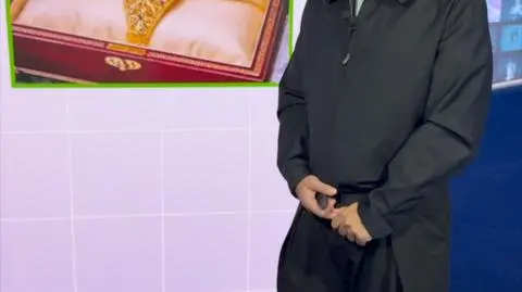 2407 KONKRET MAJTY CUE 