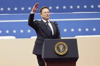 Elon Musk podczas inauguracyjnej parady Donalda Trumpa
