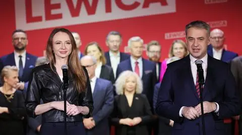 Minister cyfryzacji Krzysztof Gawkowski i minister rodziny, pracy i polityki społecznej Agnieszka Dziemianowicz-Bąk na prezentacji całej rządowej ekipy Lewicy