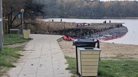 Spalony pomost na jeziorze Strzeszyńskim w Poznaniu