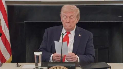 Donald Trump z notatką od Marco Rubio