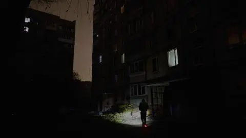 Brak prądu w Charkowie po rosyjskim ostrzale, 8 listopada 2025 roku