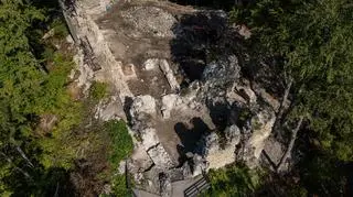 MANASTERZEC PRACE ARCHEOLOGICZNE W ZAMKU KMITÓW