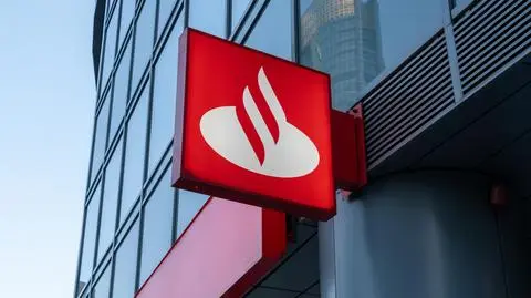 Santander Bank - JHVEPhoto shutterstock_2509916153_1