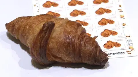 La Poste wprowadziła do obiegu znaczki o zapachu croissanta