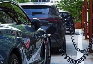 Tyle elektryków jeździ po polskich drogach. Nowe dane
