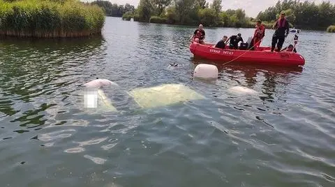 Wjechał autem do "jeziora". Twierdził, że był pasażerem. Prawdę powiedział, gdy wytrzeźwiał