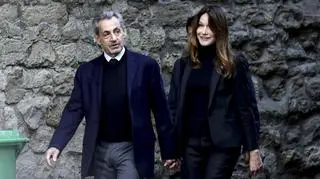 Nicolas Sarkozy i Carla Bruni w drodze do więzienia