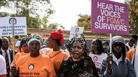 Bandżulu, Gambia. Protest przeciwko okaleczaniu żeńskich narządów płciowych. Zdjęcie z marca 2024 roku