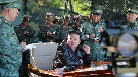 Kim Dzong Un podczas wizyty w bazie szkoleniowej Koreańskiej Armii Ludowej (2.10.2024 r.)
