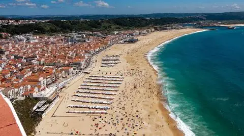 nazare portugalia shutterstock_2492168793