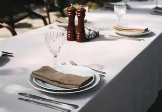 Słony rachunek za ser. Tysiące euro kary za zamianę w menu