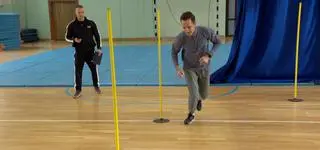 Wakat w policji. Reporter TVN24 sprawdza, czy test sprawnościowy da się zdać