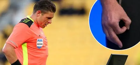 Burza wokół sędziego VAR. FIFA bada kontrowersyjny gest