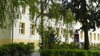Obecnie uczy się tu i mieszka 70 osób 