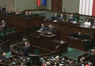 Sikorski o aktach dywersji, posłowie PiS wychodzą z sali