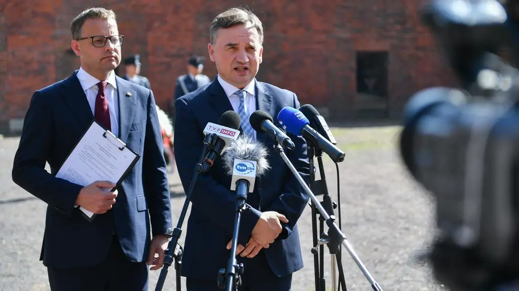 Romanowski "uciekł do Rosji". "Co się takiego dzieje?"
