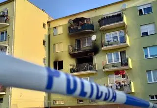 Paliło się mieszkanie w bloku. Jedna osoba nie żyje