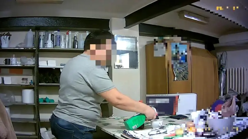 "No właśnie stoi herbatka, więc wiesz…". Podtruwała koleżankę z pracy