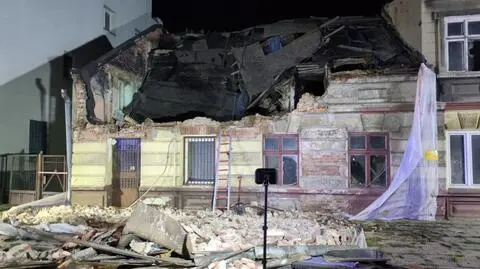 Fragment kamienicy runął na ulicę