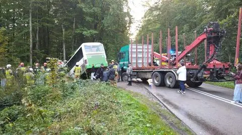 Zderzenie autobusu z ciężarówką na Pomorzu