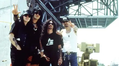 Gitarzysta i współzałożyciel giganta heavy metalu pozywa zespół