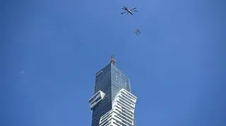 Montaż wieży i iglicy na budynku w Rzeszowie 