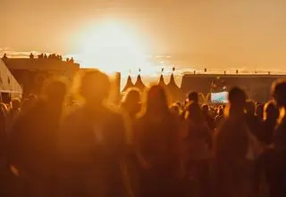 Rusza Open'er 2025. Pięć koncertów, które warto zobaczyć na Tent Stage