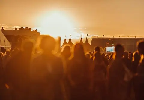 Rusza Open'er 2025. Pięć koncertów, które warto zobaczyć na Tent Stage