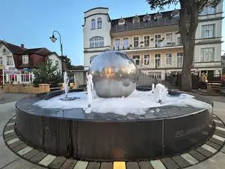 Świnoujście. Fontanna w pianie